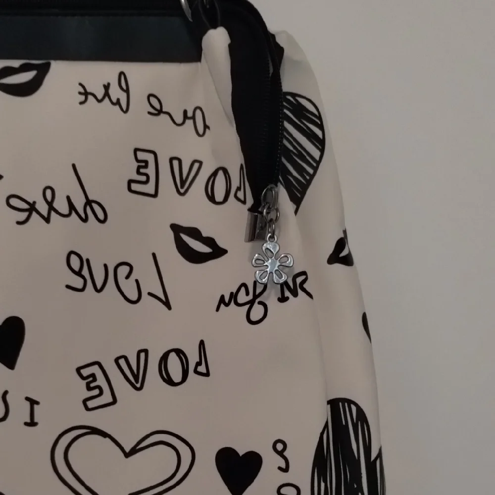 SHEIN Black and White Graphic Shoulder Bag with Leather Trim - Picture 2 of 7